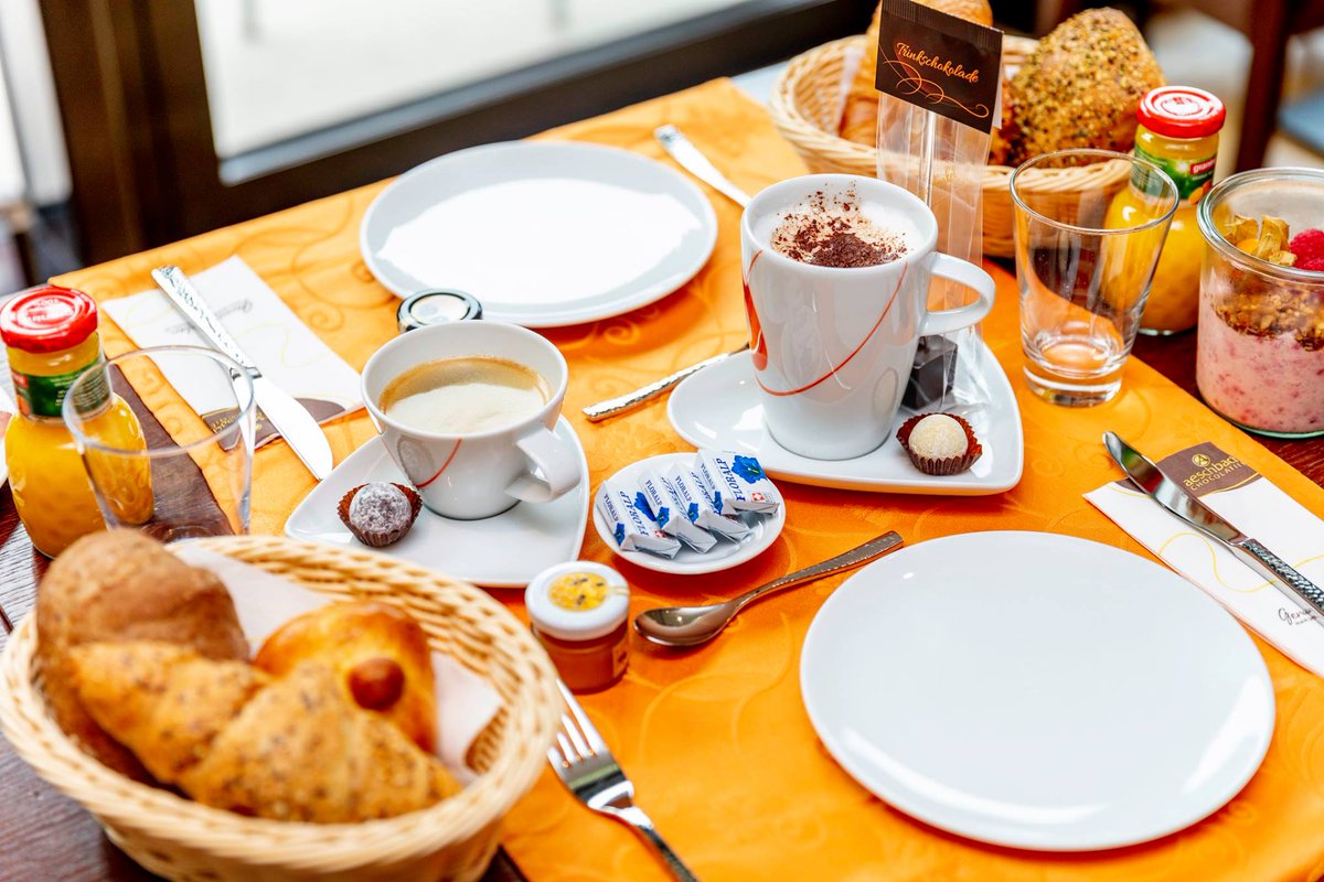 AeschbachChoco's tweet photo. Do you already dream about your weekend?
Make your dreams come true and secure yourself now one of the coveted seats for our chocolatier brunch!
https://t.co/flmV9GGXg0
#ChocoWorld #AeschbachChocolatier #Weekend #ChocoEvent #Chocolate #SwissChocolate #WeekendChocolatierBrunch https://t.co/4D0lB23ZUH