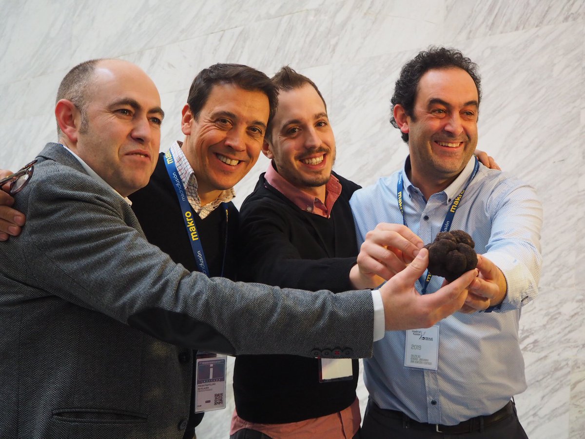 La 2a #trufa de la subasta organizada por <a href="/dipsoria/">Diputación de Soria</a> hoy en <a href="/madridfusion/">madrid fusion</a> ha sido aportada por <a href="/ASFOSO/">Asociación Forestal de Soria</a>, y adjudicada por 4.000€ al quinteto riojano: Lorenzo Cañas (La Merced), <a href="/Rest_ikaro/">Restaurante Ikaro</a> @FrancisPaniego <a href="/NachoEchapresto/">IgnacioEchapresto</a> <a href="/fernandohelado/">fernando saenz 🍦</a>