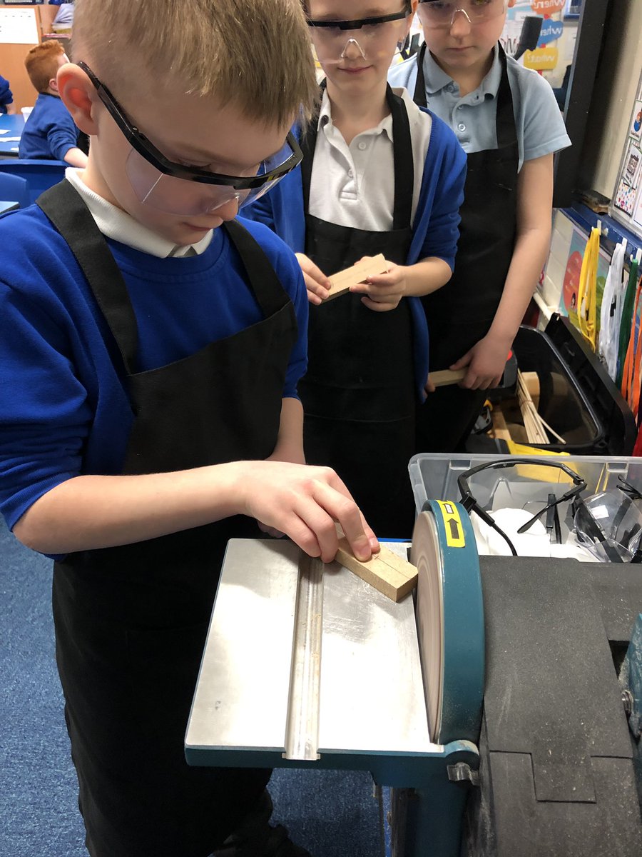 heppdt's tweet photo. Another busy morning @Keresforth_PS for #heppdt Workshop 3. Today we peer assessed our designs, improved our designs, used a disk sander and started to paint our Greek Lyres. We also made a mess!!! 😳 #Greekpatterns #dtinprimary #barnsleyisbrill #PrimaryRocks https://t.co/lsxkiIppk9