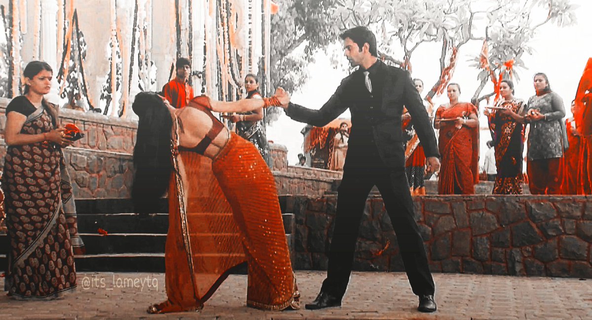 A: 'Maine usse apne haathon se pakad rakha tha aur usne mujhe apni rooh se... Aur waqt ne humein apni dori se baandh dia.Beautiful lines!  #IPKKNDrewind  #MyColouring  #Arshi  #IPKKND