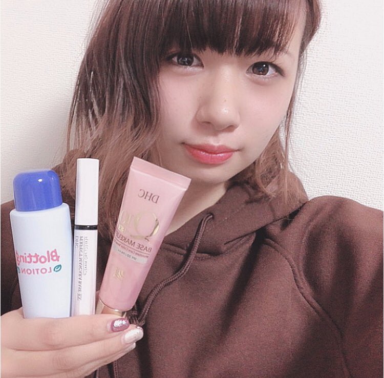 misstmu2018_no3's tweet photo. ひさびさの投稿＾＾
協賛していただいたDHCさんからのクーポンで買いました！

🖤コンシーラー...私はニキビ跡で赤みを消すために使ってます！すごく万能！
🖤ニキビ用の化粧水...薬用でオススメ！すごく治りが早くなる
🖤マスカラベース...まつげの固定に良いです！

是非、お使いください📣

#dhccs https://t.co/Vb0laE4gv8