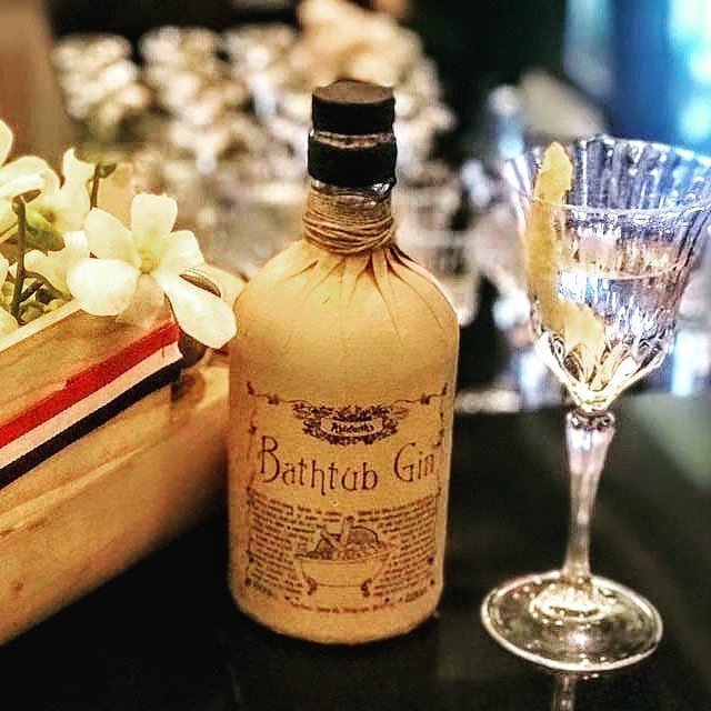 BathtubGinZA's tweet photo. π·@thefoodieplus1byg - Well.. now you know where I'm having this one π
.
#jyranginbar #ginalltheway #ginbubbles #bathtubgin #thandethandepaanise #mumbaidiaries #lifeofafoodieplusone #hotspot #mustvisit https://t.co/YtLDJ5zxzq https://t.co/yp4zf2sFLa