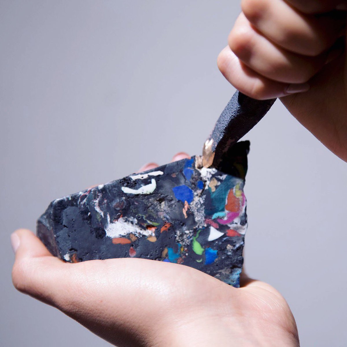 MaterialDriven's tweet photo. Visit us this week–#FutureProof exhibition by @materialdriven for @ATW_INTL showcasing materials that are #adaptable, #resilient, #healthy & #closedlopp, like #AIRINK by @gravikylabs, Industrial craft by @charlottekidger, #Lithoplast. Details here: https://t.co/l4lU79fRb7 #atwuk https://t.co/cKrRMycLm5
