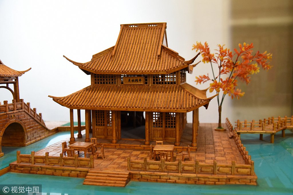 CGTNOfficial's tweet photo. Retired Chinese man uses matchsticks to set up Chinese ancient architecture models; he created his first artwork using thousands of sticks to mimic a local train station upon its reconstruction https://t.co/3PpyYrFPxB