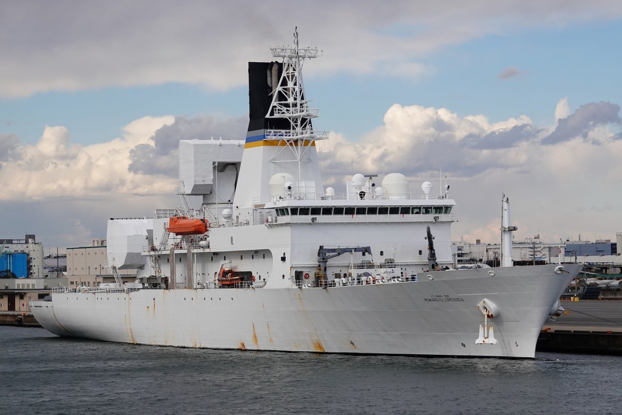 うみぎり 先週末の横浜ノースドックは米艦で賑やかでした 白い船は米海軍ミサイル追跡艦 ハワード O ローレンツェン 12年竣工で軍事海上輸送コマンドに所属しています 世界的に見れば超レア船ですが 横浜 うみぎり 先週末の横浜ノースドックは米艦で賑やかでした 白い船は米海軍ミサイル追跡艦 ハワード O ローレンツェン 12年竣工で軍事海上輸送コマンドに所属しています 世界的に見れば超レア船ですが 横浜