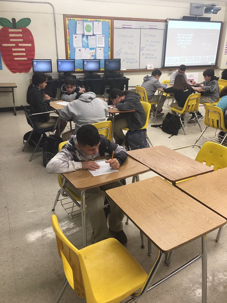 glades_gators's tweet image. Gators describe and connect to characters from literature.🐊 #gladesgators #literacyweek #characterdescription