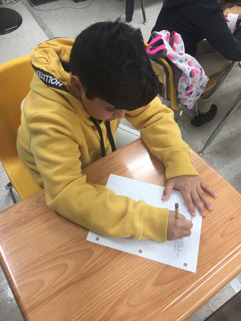 glades_gators's tweet image. Gators describe and connect to characters from literature.🐊 #gladesgators #literacyweek #characterdescription