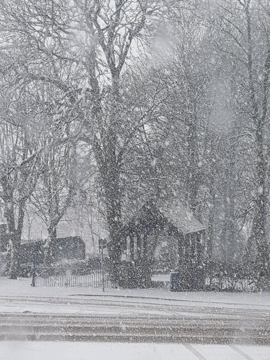 bex_young1's tweet photo. #snowday #highpeak https://t.co/FRZBssVuwH