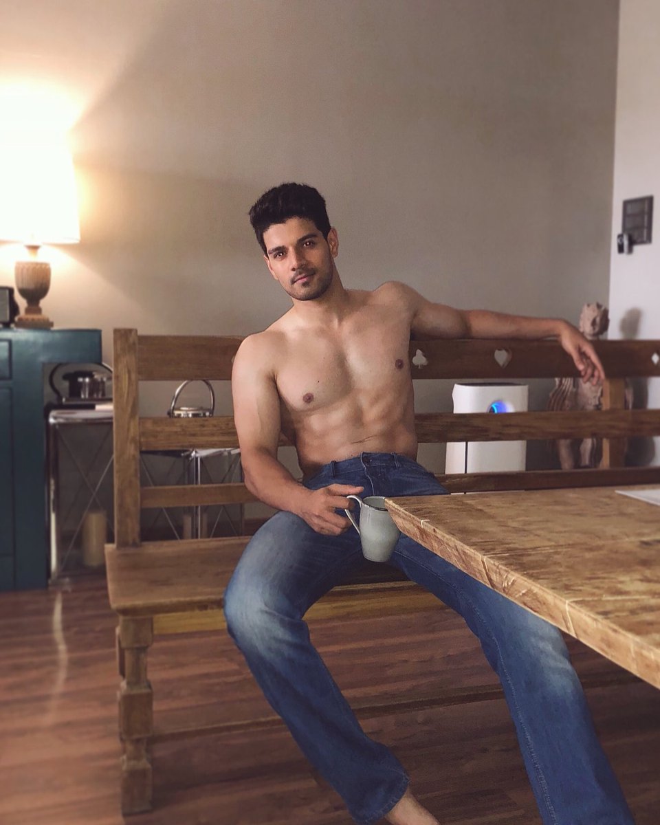Sooraj9pancholi's tweet photo. #GoodVibesOnly ☺️☕️🙏🏼 https://t.co/8wmvoM2zdR