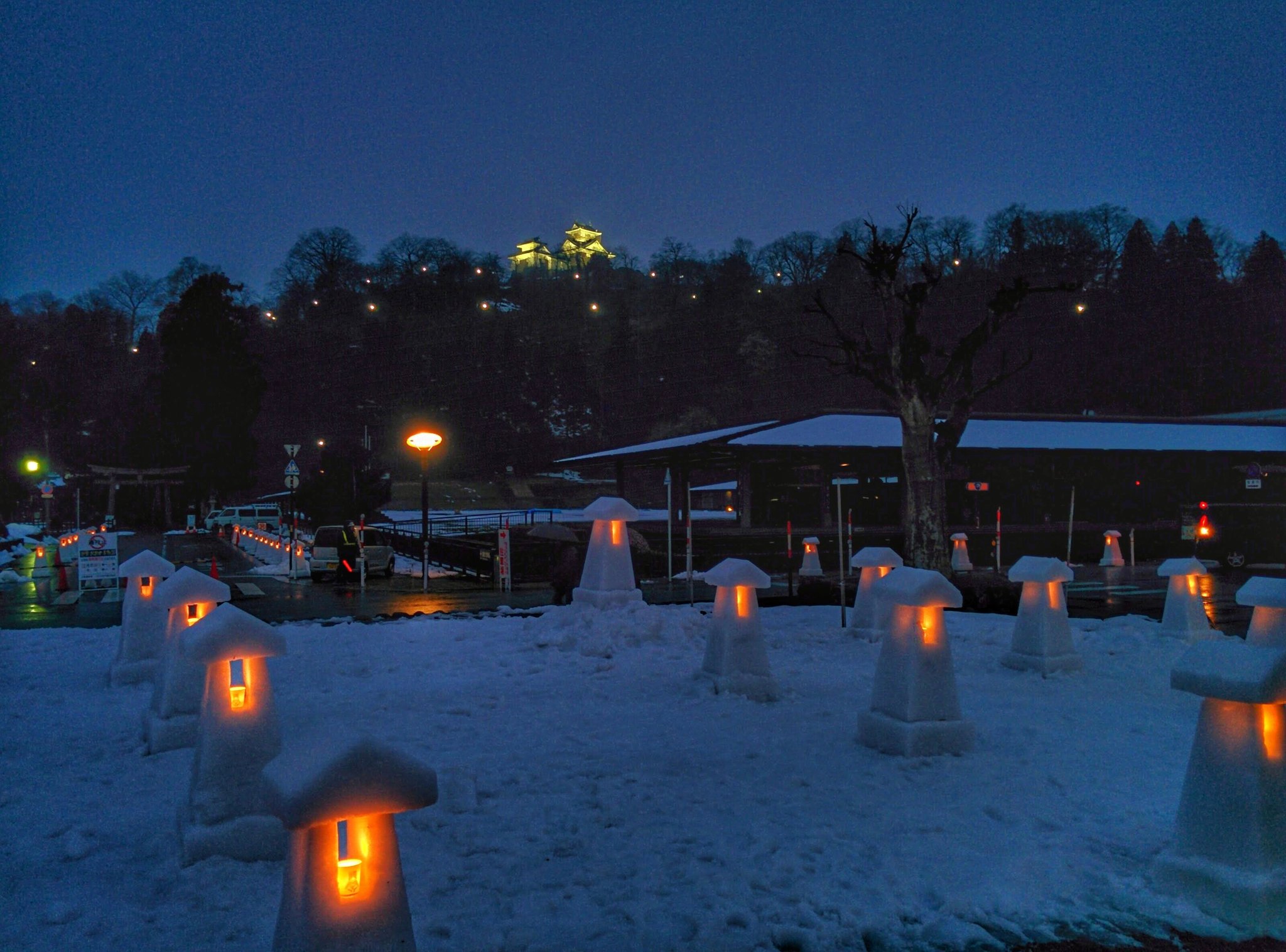 だいすき大野 福井県大野市非公認 2 2 土 3 日 開催 越前おおの冬物語 雪見灯ろうの灯りが 城下町を幻想的な雰囲気に 大野の冬の一大イベントです でっち羊かんまつり も同時開催 イベント詳細は T Co L2zqvejpj3