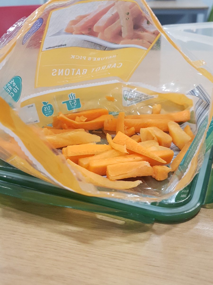 Aa92n_'s tweet photo. Ate my lunches for the week yesterday..now reduced to this 🐰 https://t.co/0lOLVCLhb5