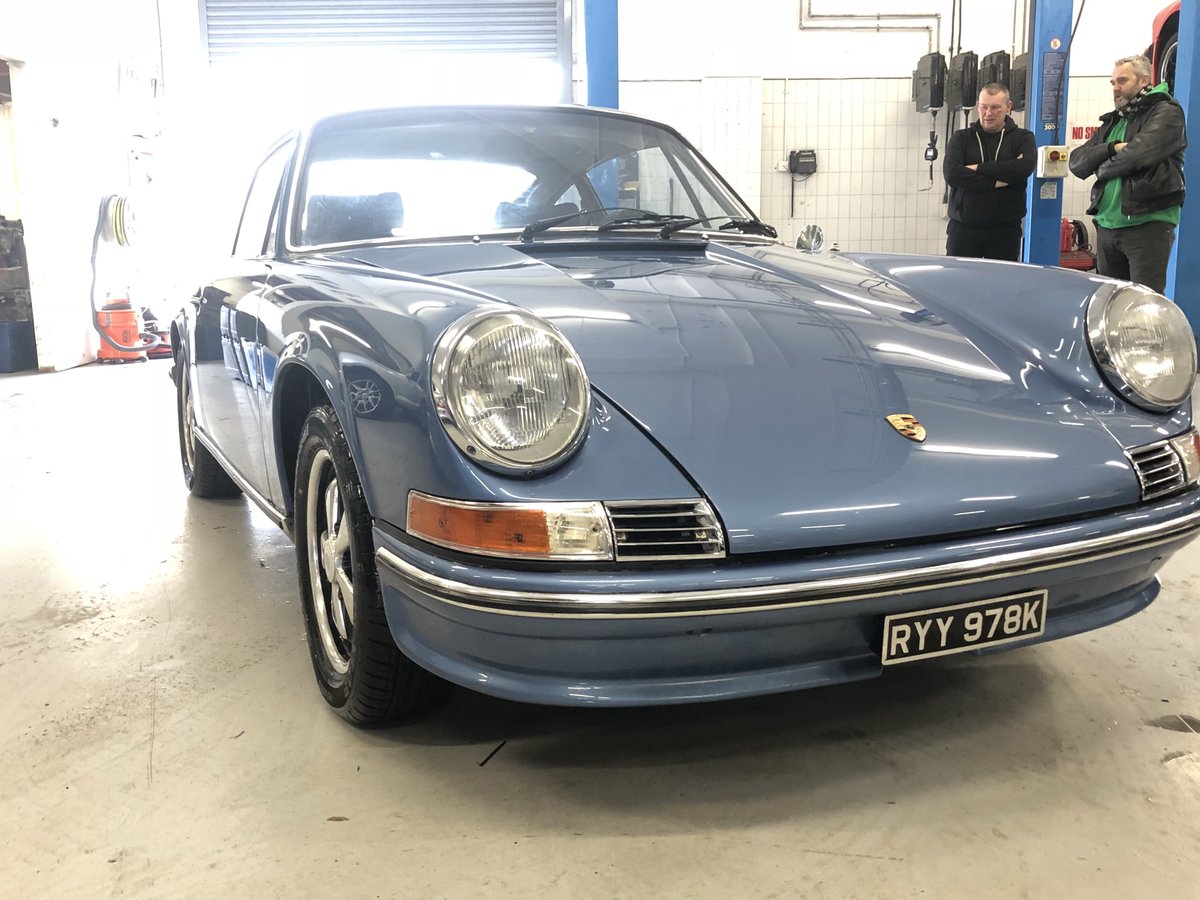 hpporsche's tweet photo. Porsche 911 2.4 MFI #porsche #1972 #Oelklappe #porscheporn #porsche911 #2.4 #aircooled #MFI #porscheclub #restoration #classic911 #porschebackdate #porschemuseum #Luftgekühlt #porscheclassic https://t.co/CXpYcb7v1o