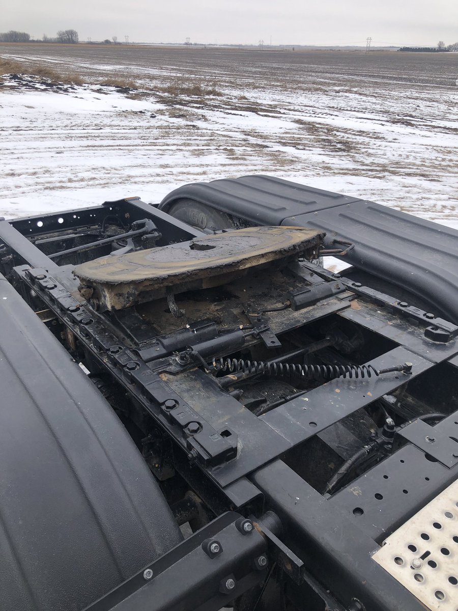 j_ostrander's tweet photo. 2007 International 9200i Day Cab Truck (NP7757), Cummins M11 diesel engine, Meritor 10 speed transmission, heat, air conditioning, Am/Fm radio, tandem axle, air ride suspension, air slide 5th wheel, dual fuel tanks, single stack,347,426 miles. 
Selling on Del Peterson feb 5th. https://t.co/O5MxOi9MWR