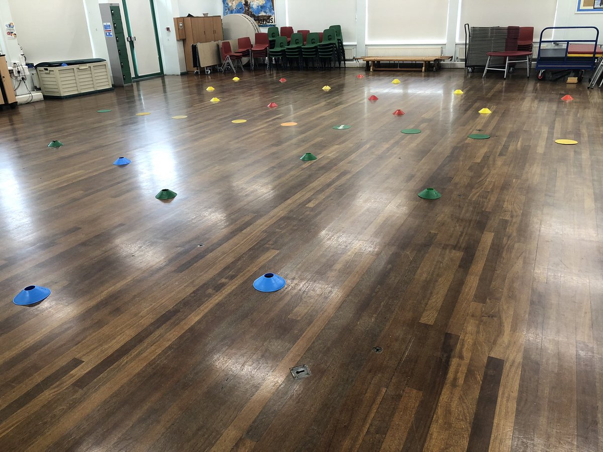 springintosport's tweet photo. More fun games delivered at @ReinwoodJuniors @Reinwoodinfants this lunch time😁🏆🥇 #smilesallaround #sportscoaching #fungames #boysvsgirls #coaching #kirkleesschools #primarysport https://t.co/3BPLRtCDLb