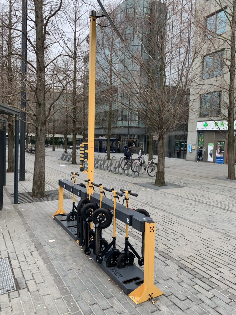 tpap_'s tweet photo. Check it out: solar powered Docked Scooters at St Denis train station in suburban Paris. https://t.co/xUOXeEDMM3