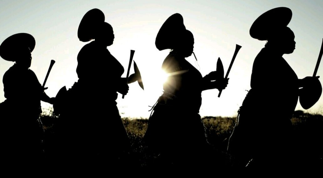 Zululand has a rich history, which it still holds firmly with many traditions. Witness the Zulu Warriors and Mamas celebrate their heritage through music, dance and singing.
.
thandasafari.co.za
.
#zulumama #thisiszululand #zulupeople #zuluculture #zuluhistory #hluhluwe