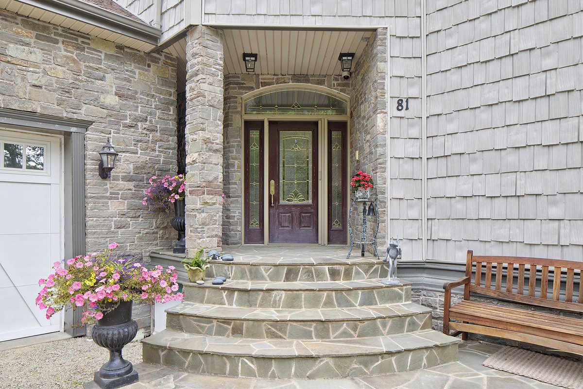 NasKlayme's tweet photo. 81 Saskatoon- This large, breathtaking sunken lot is on a quiet street, has a private backyard with natural stone walkways, large driveway, fully landscaped, 80 ft water stream &amp; 4 waterfalls along newly constructed 8' x 80' boardwalk across 100' lakefront https://t.co/jE44xCebS8 https://t.co/nVR3BGdlth