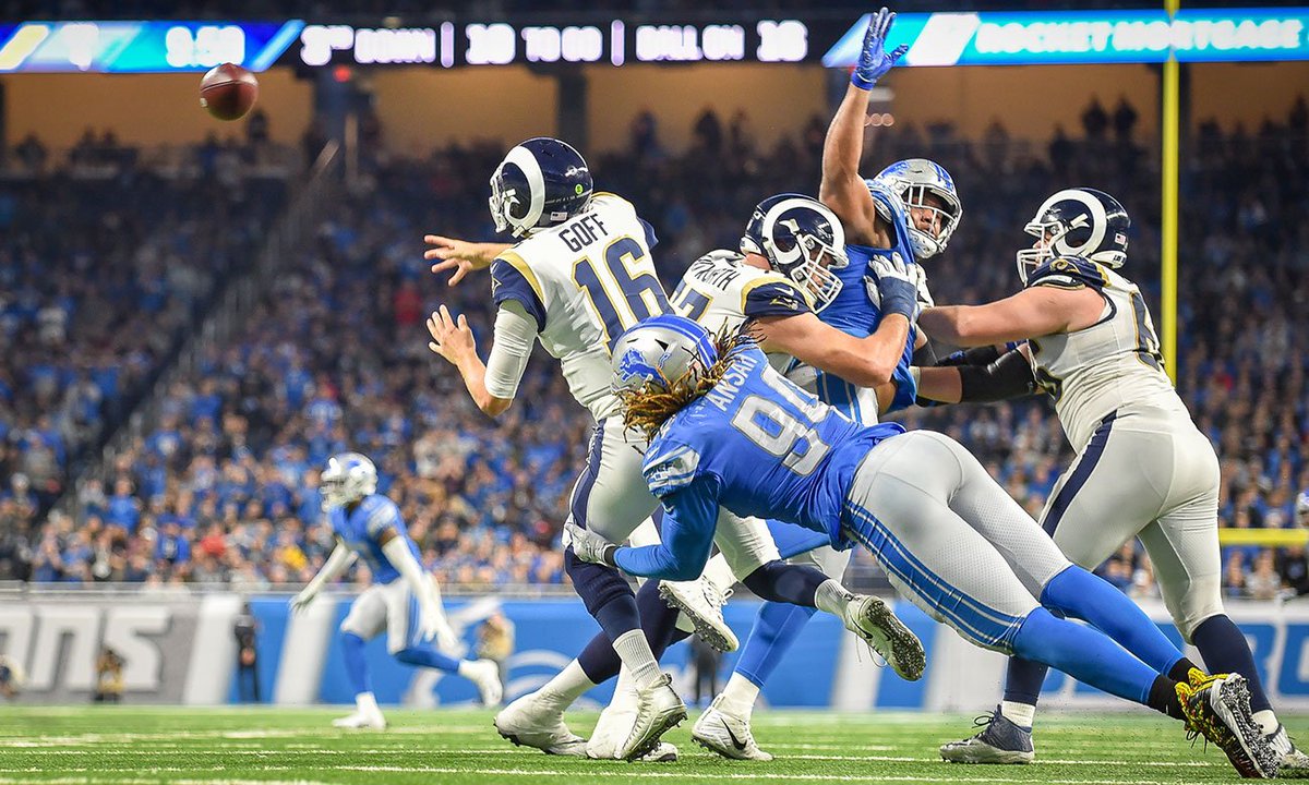 theMMQB's tweet image. Week 13 at Detroit looked like a non-descript Rams win. In fact, Matt Patricia’s Lions showed the NFL the formula for shutting down L.A.’s juggernaut offense—and you know Belichick has been watching tape. 

@Andy_Benoit on NE’s key to victory in SB53:
go.si.com/8wvXZOX