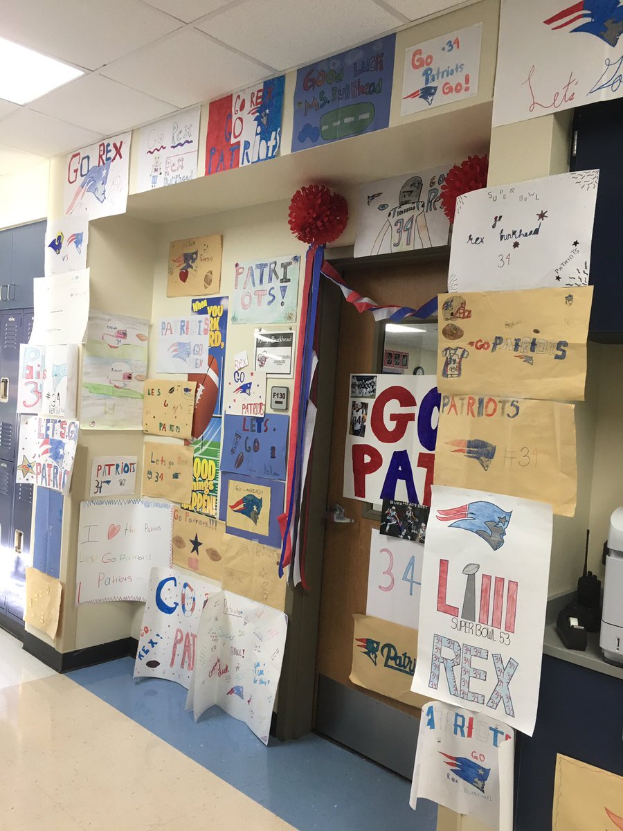 msgoldsticker's tweet photo. We had to support Mama B @robyn_burkhead as she goes to support @RBrex34. This might be the only way to get a group of kids from Dallas to root for the @Patriots! 🤣 https://t.co/0P58azPnGj