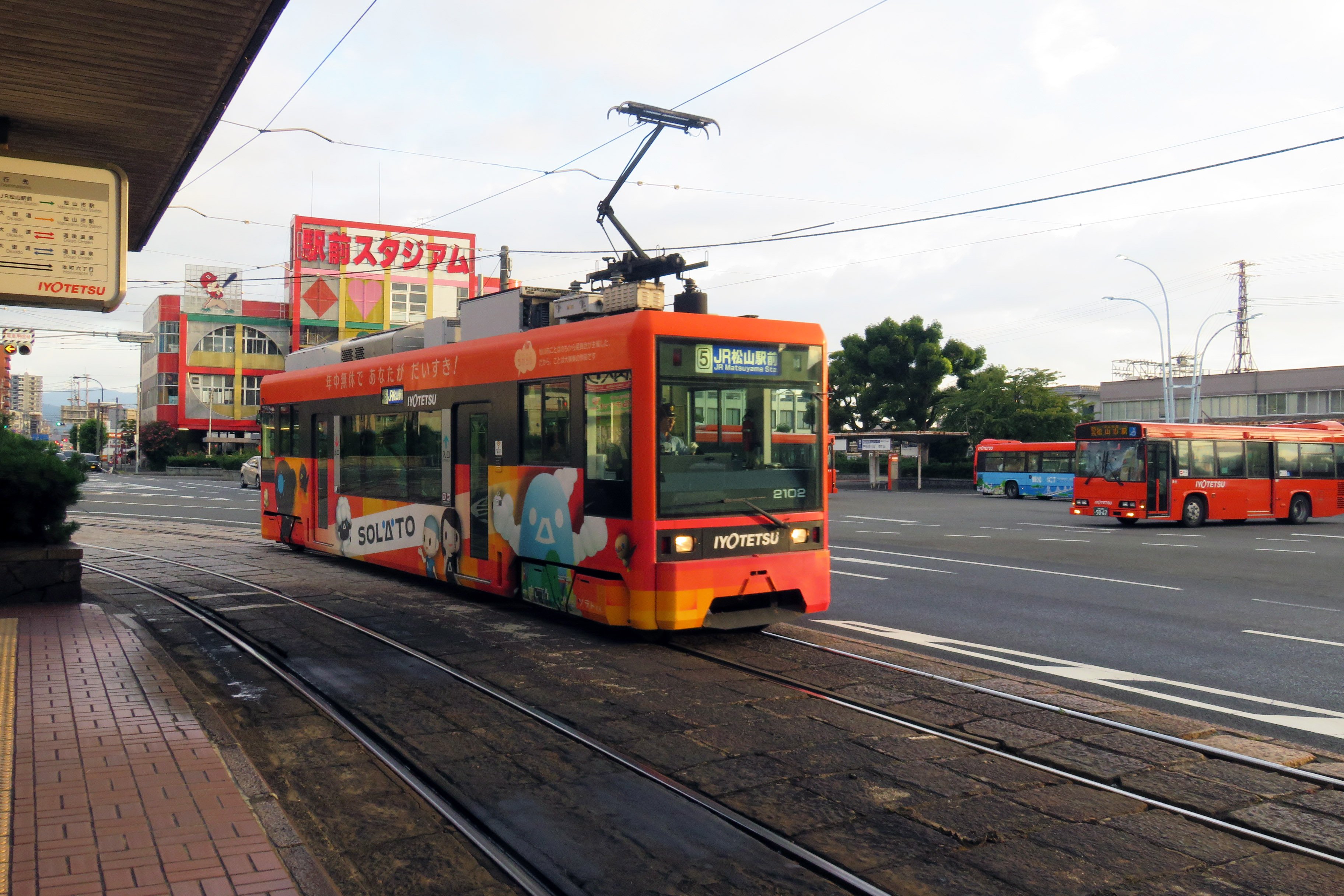 能田 達規 Kar98kbf109 Jt跡地もそうでしたけど南江戸は住宅地の中で土地の広さに余裕がなさ過ぎるのです T Co Kvqlhme5az その点 松山市は周りが商業地で かつて大規模集客施設のあった実績のある広さが十分な空き地もあります 愛媛fc専用