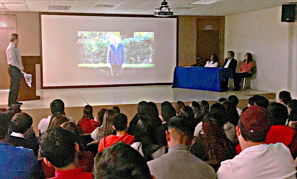 TecNM_MX's tweet photo. #TodosSomosTecNM
El director general del #TecNM, Enrique Fernández Fassnacht dio la bienvenida a los 608 mil estudiantes que iniciaron clases en el primer semestre del año en los 254 planteles y centros en todo el país. 
@SEP_mx https://t.co/FsSaVAfyaT