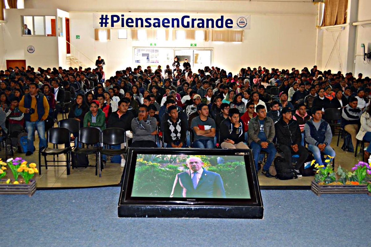 TecNM_MX's tweet photo. #TodosSomosTecNM
El director general del #TecNM, Enrique Fernández Fassnacht dio la bienvenida a los 608 mil estudiantes que iniciaron clases en el primer semestre del año en los 254 planteles y centros en todo el país. 
@SEP_mx https://t.co/FsSaVAfyaT