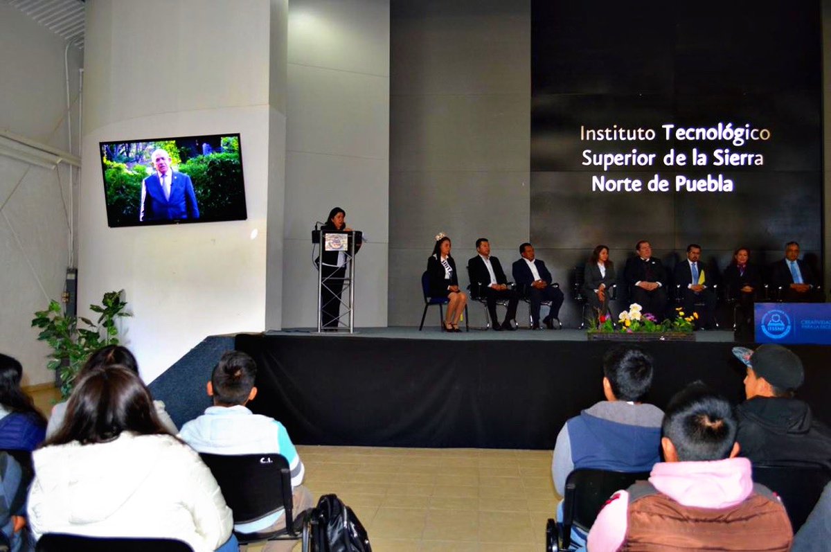 TecNM_MX's tweet photo. #TodosSomosTecNM
El director general del #TecNM, Enrique Fernández Fassnacht dio la bienvenida a los 608 mil estudiantes que iniciaron clases en el primer semestre del año en los 254 planteles y centros en todo el país. 
@SEP_mx https://t.co/FsSaVAfyaT