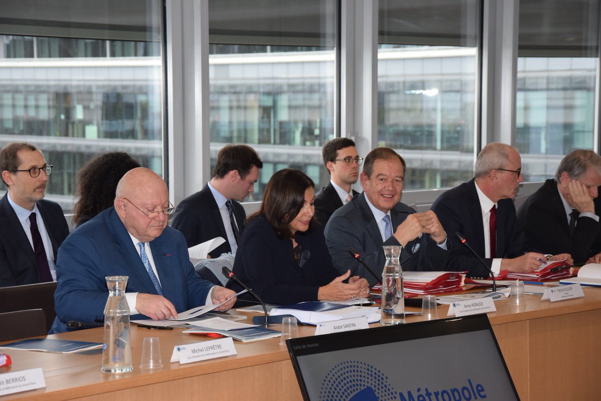 GrandParisMGP's tweet image. Le #BureauMétropolitain se réunit aujourd'hui en présence notamment de @patrick_ollier et @Anne_Hidalgo #GrandParis