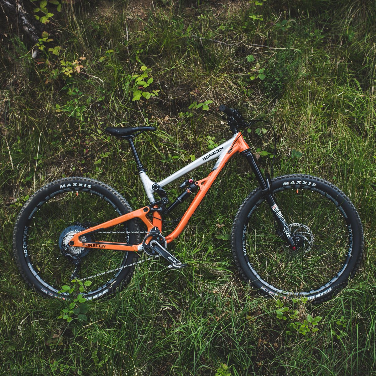 SaracenBikes's tweet photo. Using the same geometry as the Ariel LT, we paired our custom butted front triangle with our UD carbon swingarm to create the perfect privateers race weapon! #saracenbikes 

🤜 https://t.co/dVzmnEhyAG 🤛 https://t.co/imGsGsCf0N