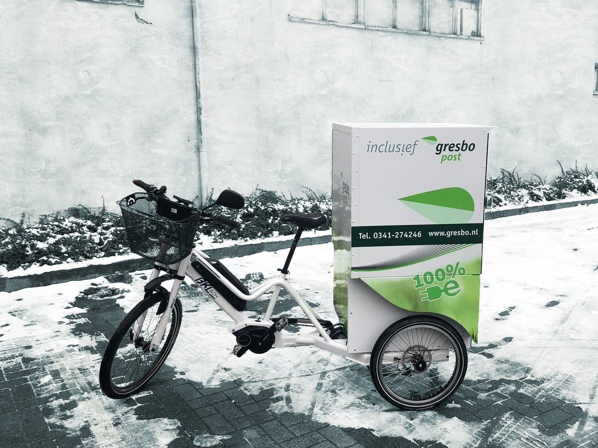 EMilerscom's tweet photo. Inclusief Gresbo Post bezorgt binnenkort ook pakketten met behulp van de elektrische BKL Cargobike van https://t.co/QmUkon5Zap.
Meer info over BKL >>> https://t.co/xfyZ8wp3rU
#Emilers #electricvehicles #BKL #cargobike #ebike #post #pakketten #stadslogistiek #lastmile https://t.co/Z7oZsX4mOb