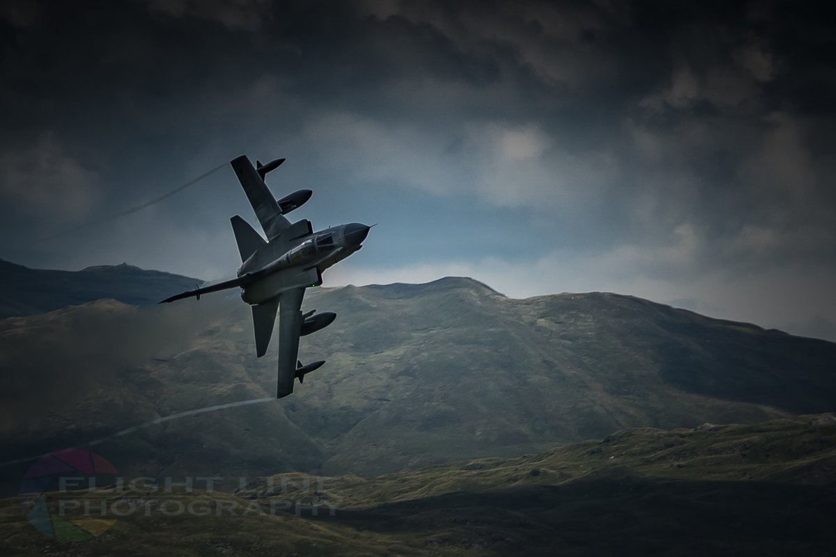 flight_photo's tweet photo. 'Bulkhead Flight'
RAF Tornado GR.4 in it's natural habitat - low level in the Welsh valleys.
@StnCdrRAFMarham @tornadohq @RAFMarhamMedia @MarhamHeritage @31SqnOC @TheMachLoop @AviateAddict @FlyPastEditor @LowFlyAircraft 
#LowFly #Tonka #avgeek https://t.co/LfnAe4I1N7