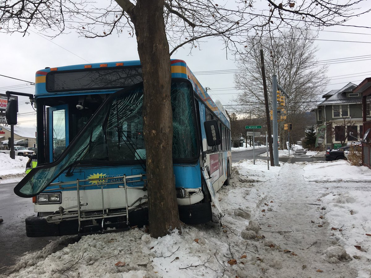 ithacavoice's tweet photo. The driver of a TCAT bus was injured in a crash at the intersection of Meadow and Green streets. Possible minor injuries for a couple passengers. Emergency crews are still at the scene. Avoid the area if possible. #twithaca 

https://t.co/pqsdtWxLKC https://t.co/QcGyjnYRbP
