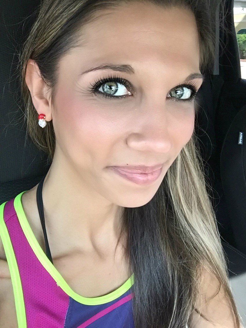 nicolectrevisan's tweet image. #ExpressYourRules and #4ExpressPoints @express