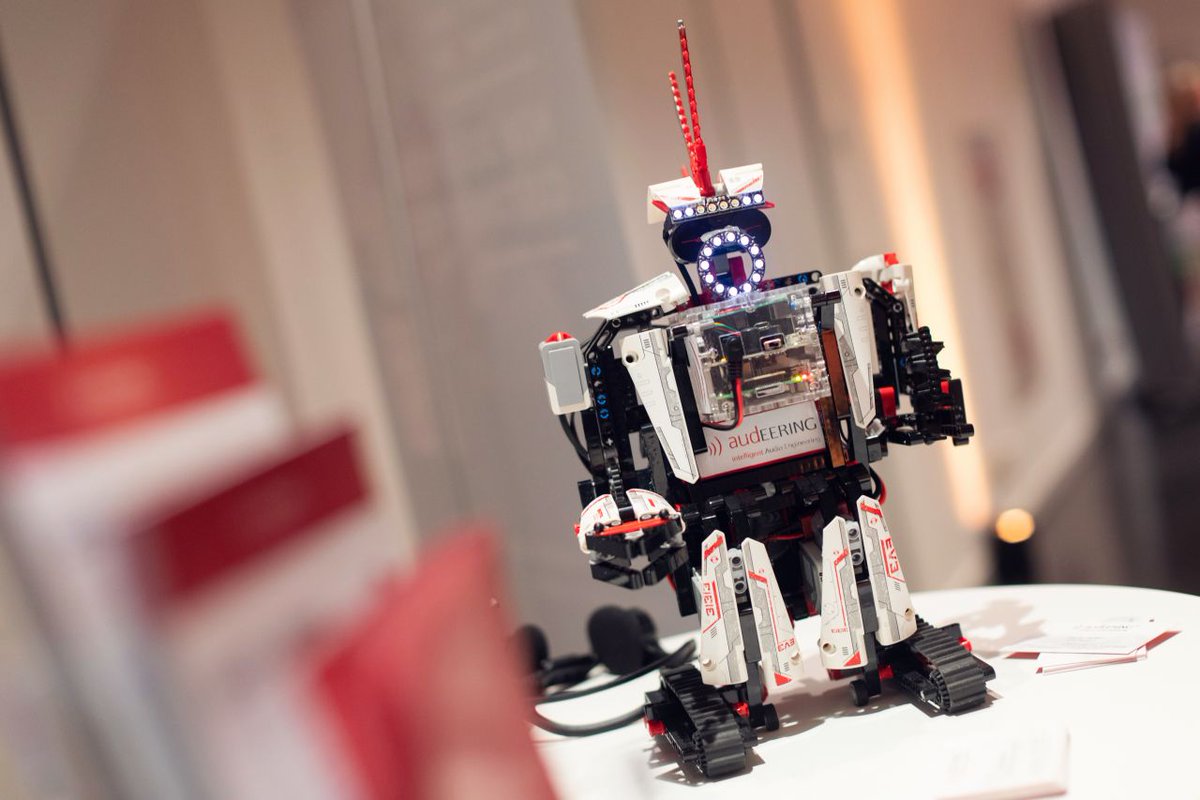 AIMasters_DE's tweet image. Es war uns ein Vergnügen! 👍🎬🏅 Ein paar Impressionen gibt’s jetzt schon hier 👇:
#AIMasters #KI #KünstlicheIntelligenz #ArtificialIntelligence
#AI #chatbot #ecommerce #marketing #PublicisMedia #ThankYou