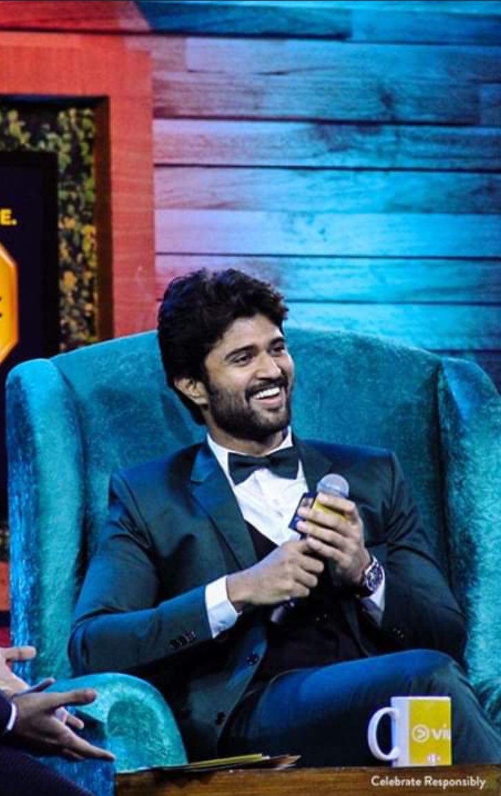 Yashcultguru's tweet photo. Just 100 days remaining for rowdy @theDeverakonda birthday
 Best advans birthday wishes to @theDeverakonda sir on behalf @TheNameIsYash boss fans
#100DaysForRowdyVijayBday https://t.co/VgBgjeh3sW