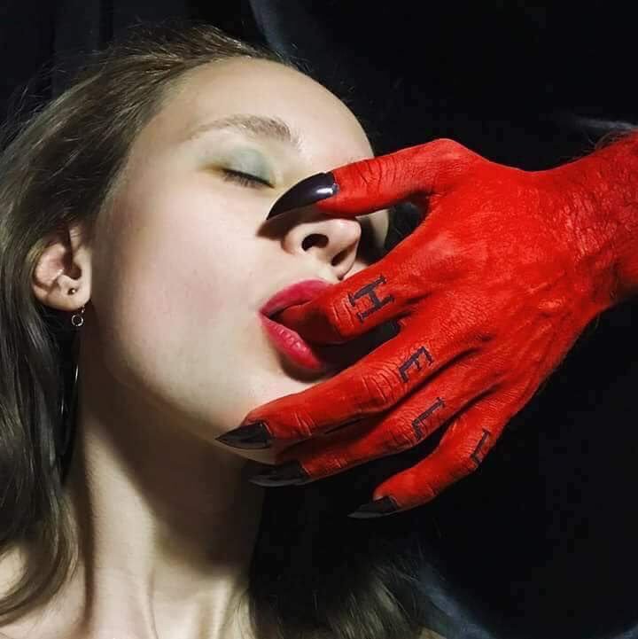 punishkitten's tweet photo. Morning dark fantasy lovers! 
#PunishKitten #KinkyQueen 
🐾👑🖤💘🔱😈 https://t.co/cYyWJ6V6wf
