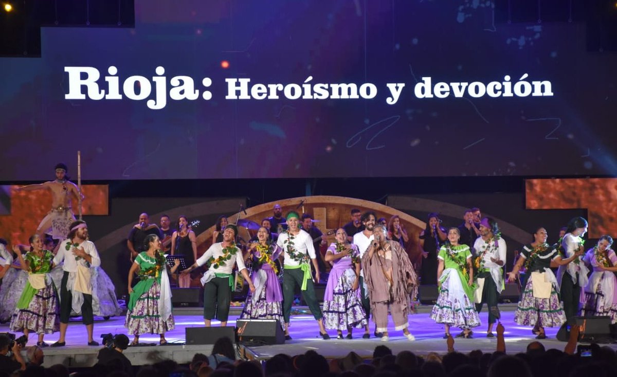 SergioGCasas's tweet photo. La calidad artística de nuestra delegación, quedó reflejada anoche en el escenario mayor de #Cosquín. Felicitaciones a los músicos, bailarines y a quienes hicieron posible esta presentación. https://t.co/2NcyrRdWc9