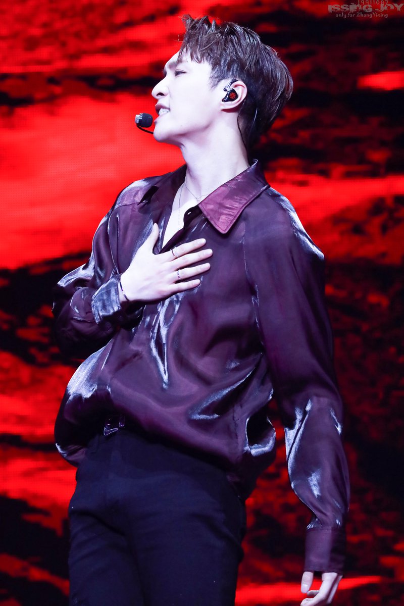 ZYXLAYMAMA's tweet image. [PIC]190120 Lay - Samsung Concert in Shanghai (Cr: IssingJoy)  3 #GalaxyA8s #LayXSamsung
 #LayZhang #อี้ชิง #Yixing