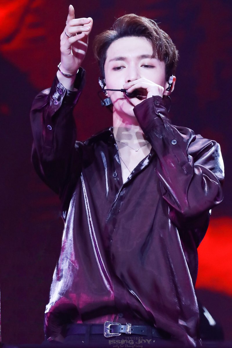 ZYXLAYMAMA's tweet image. [PIC]190120 Lay - Samsung Concert in Shanghai (Cr: IssingJoy)  3 #GalaxyA8s #LayXSamsung
 #LayZhang #อี้ชิง #Yixing