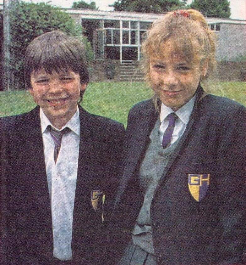 MrGreglaw's tweet image. #PaulParris #PaulAdams / #MatthewPearson  #GrangeHill 
youtube.com/watch?v=RQehXV… 

Original #GH Theme Tune &amp;amp; Slideshow 
Video created by Jon Lamacraft. 
youtube.com/watch?v=BwwjDy… 

#RachelRoberts #RachelVictoriaRoberts #JustineDean  
youtube.com/watch?v=qDVQ4Y…