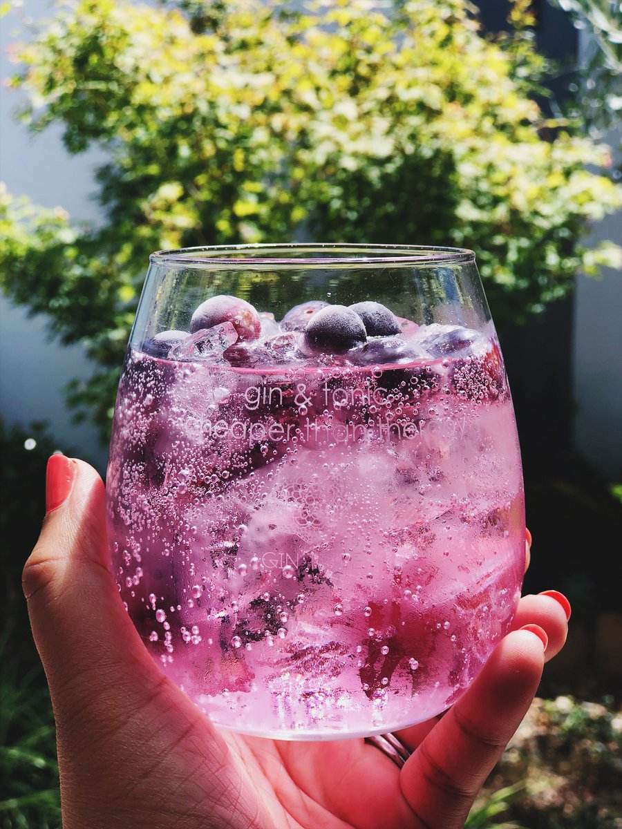 cisca_dk's tweet photo. It doesn’t get better than this #naturesmagicbeverages #ginislife #gintastic #craftgin #ginbecausewelikeit #becausegin #gintonic #ginoclock #ginspiration #gincollection #gintonica #ginstagram #ilovegin #drinks #gintastic #whynotgin #tonic #bartender #gincollection https://t.co/Hhk1N7UavX