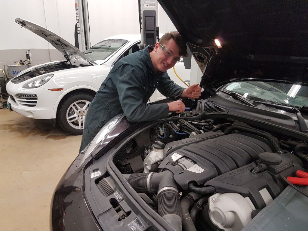 ArtsTechCentre's tweet photo. Payton (@nmcLRSD student)in our Automotive Technician Program doing his work experience at Porsche Centre Winnipeg. Great News! He got a job! Congrats Payton, thank you @PorscheCentre for supporting ATC students. #lrsdengage #lratc #authenticlearning #workexperience #winnipeg https://t.co/kZSC3jxcjB