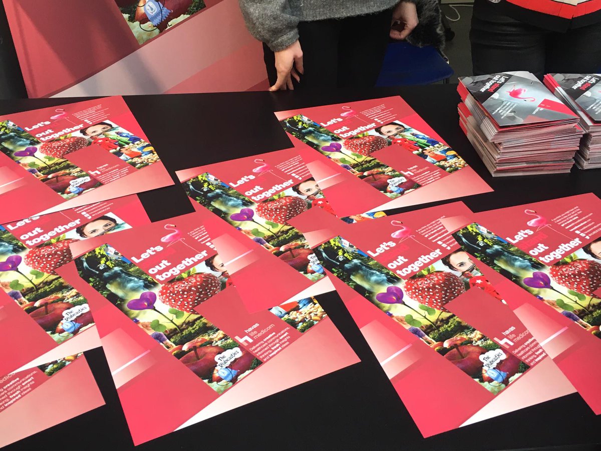 HLMEDICOM's tweet photo. If you’re looking for the chance to think, #create, be challenged, and deliver work you can be proud of, come and say hi (and grab yourself a treat too!) 🍬😊#creativecharge2019 #havaslifemedicom #committedtohealth #medcomms #graduate @UCACareers https://t.co/6tXZwpj888