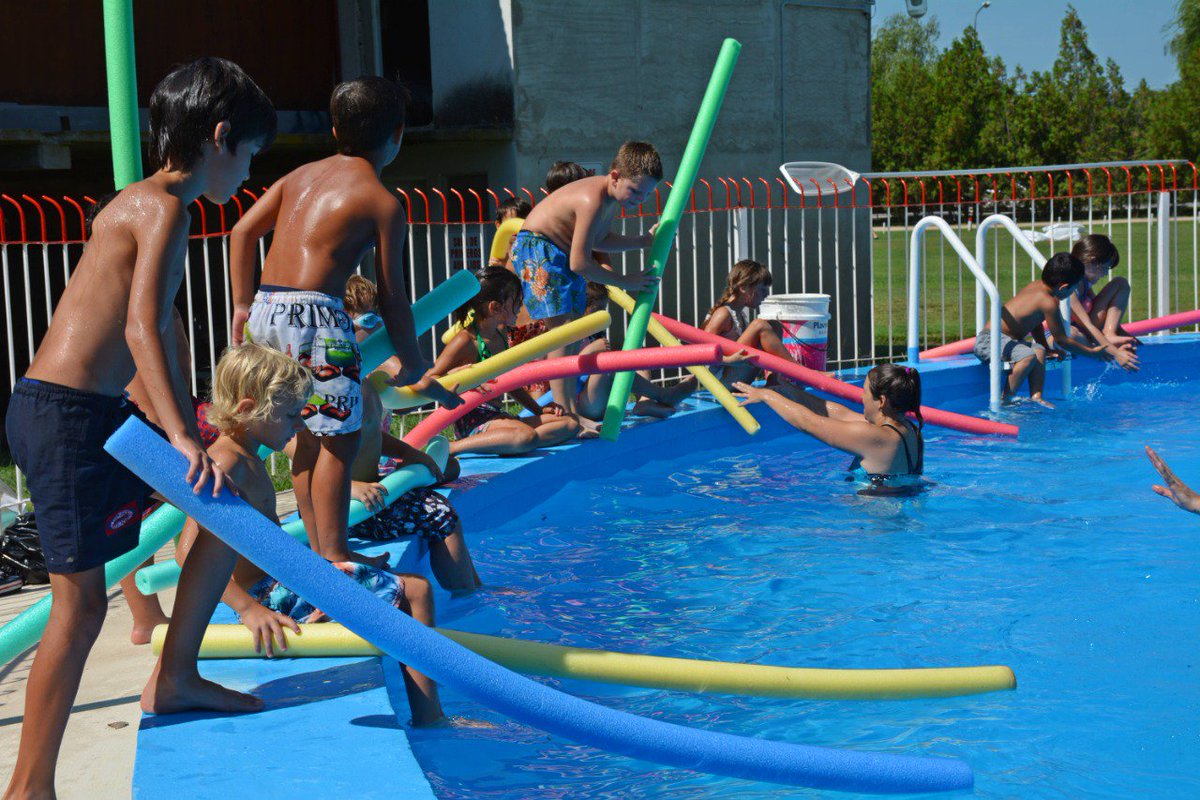 ArecoArraigo's tweet photo. 🤽♀️⚽ ¡Se despiden las colonias de verano!
Los chicos y las chicas disfrutaron de un mes de juegos, deporte y pileta en el #ClubRiver y las sedes de #SanAntonioDeAreco, #Duggan y #VillaLía https://t.co/V2erOOoDTs