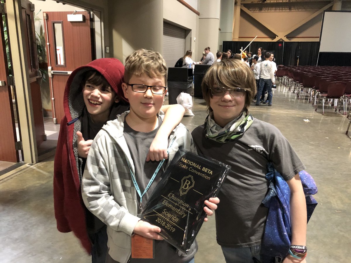emiaugust's tweet photo. #betacon19 https://t.co/4XBTdnn0hA