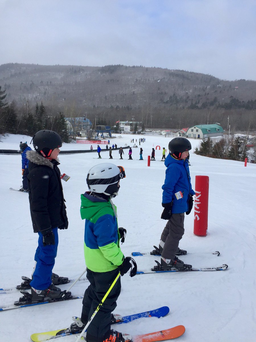 HM Grade 4, 5 and 6s enjoying a glorious day at @SkiWentworth! #physicallyactive #outdoored