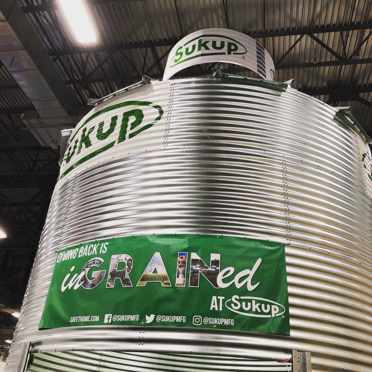 SukupMfg's tweet photo. See you at the Iowa Power Farming Show this week in #DSMUSA! Booth 2300/2400 🌽🌽🌽
#TeamSukup #IPFS2019 #3rdLargest #agequipment https://t.co/vRpm9ZZqrq