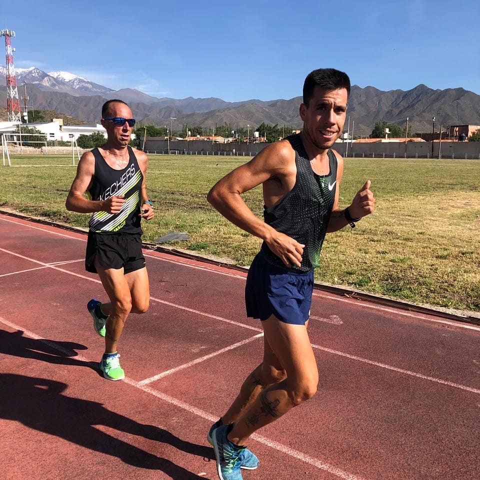 M_mastromarinoo's tweet photo. Hoy toco sufrir!! Fueron 15 x 1000 gracias a Julian Molina que tiro las ultimas solo las pude terminar!!! Ph📸 @marielaortiz42k

@skechersarg @skechers #skechersperformance #gomedrazor #Fenix5s @StarNutritionok #hidroplus #malgortrackandfield @castofia #mardelplata #marathon https://t.co/3OfB2jEUGv