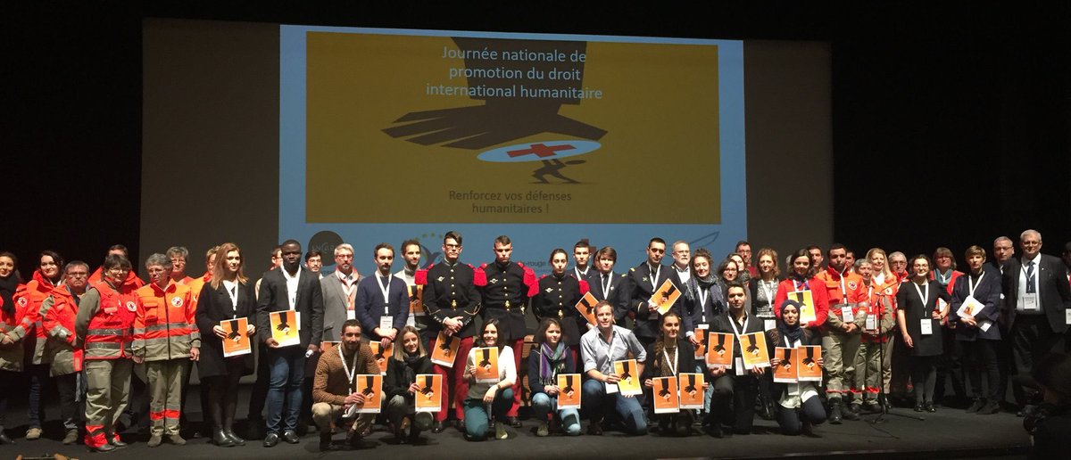 #SurLePodium🎉Le 19 janvier à #Caen se déroulait un concours quizz à l’occasion de la Journée nationale de promotion du Droit international humanitaire (#DIH). Bravo à l’équipe Croix-Rouge Paris n°1 qui comptait un représentant de notre unité et a remporté la 3e place.
#Paris19