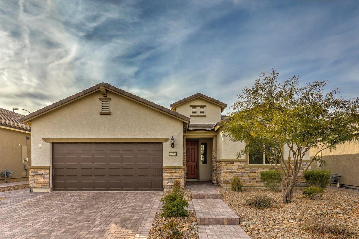 amrenrealty's tweet photo. NEW LISTING❗️❗️❗️ 

Stunning 3 Beds 3 Baths House with Solar Panels 🏡

3 beds - 3 baths - 1,963 sqft

2015 built ultra modern beautiful house, a must see!

Contact Broker/Realtor Inna Mizrahi at ☎️ 702-812-6828 https://t.co/95a9aRHGyH